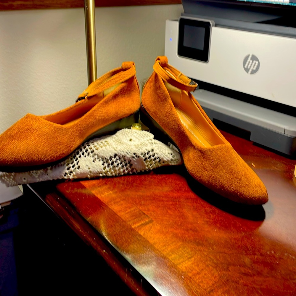Woman's shoes